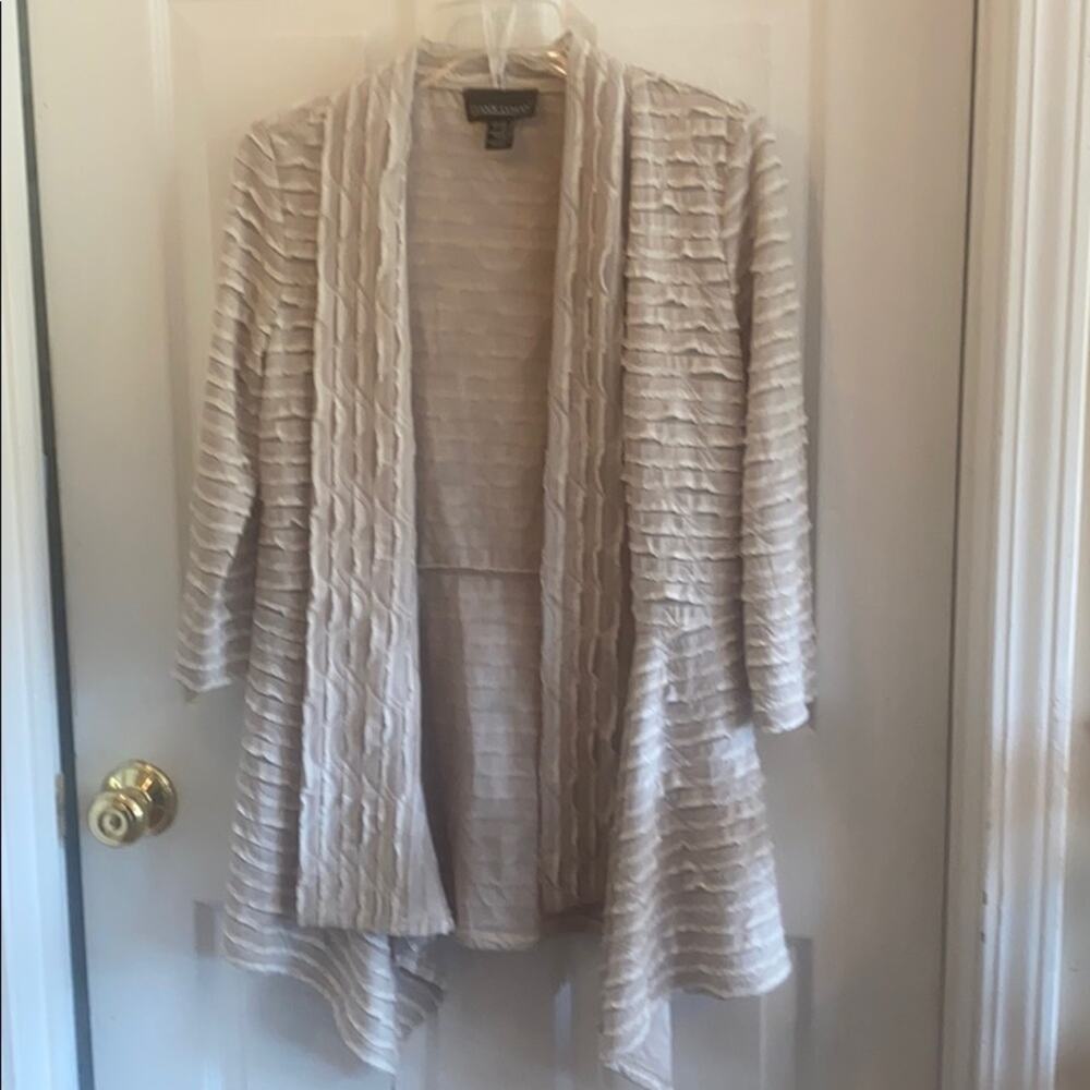 Frank Lyman women’s 8 cardigan print top